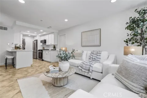 1042 Calle Del Cerro #203 listing photo