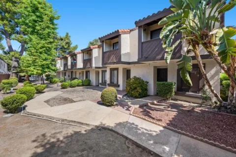 389 Shady Lane #I listing photo