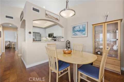 7 Emeraude listing photo