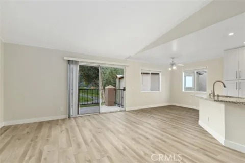 2576 Avenida Del Vista #204 listing photo