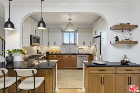 828 N Hudson Avenue #214 listing photo