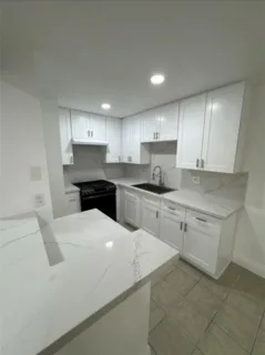 1101 W Macarthur #301 listing photo