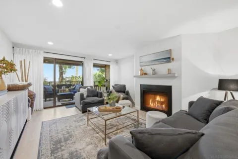 2928 Lawrence listing photo