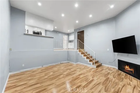 5500 Lindley #106 listing photo