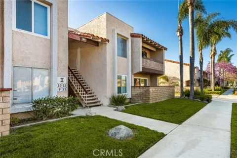 700 W La Veta #I11 listing photo