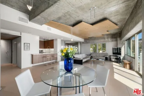 7135 Hollywood Boulevard #1210 listing photo