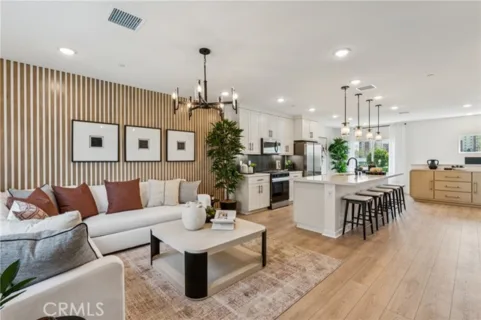12151 Victory listing photo