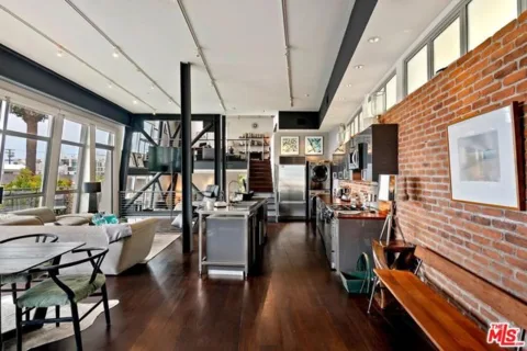1513 9th Street #3 listing photo