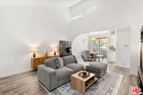 7211 Cozycroft Avenue #50 listing photo