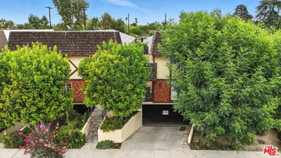 7422 Hazeltine Avenue #3 listing photo