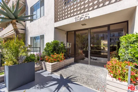 1955 Tamarind Avenue #2 listing photo
