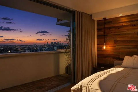 8787 Shoreham Drive #707 listing photo