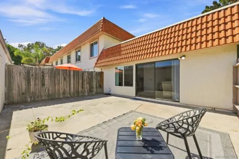 2812 Via Magia listing photo