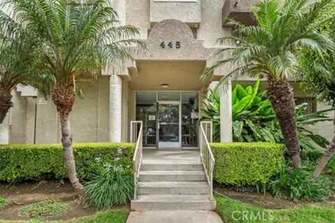 445 W 6th listing photo