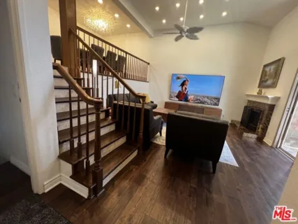 7825 Seaglen Drive listing photo