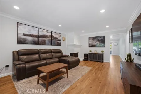 3131 Laurel Avenue #9 listing photo