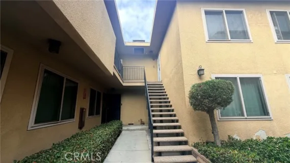 110 E Hillcrest listing photo