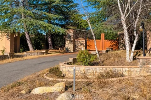 39313 Avenida La Cresta listing photo