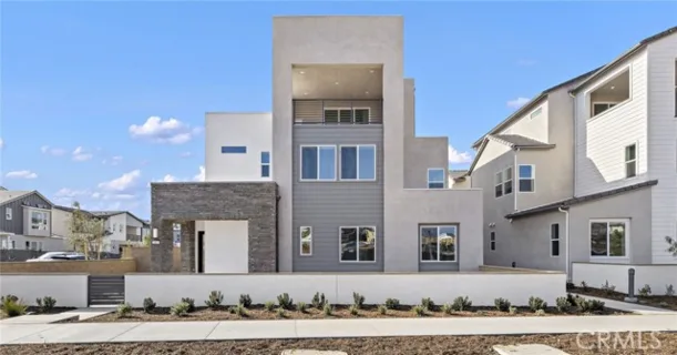 109 Junco listing photo