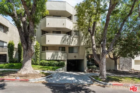 554 E San Jose Avenue #203 listing photo