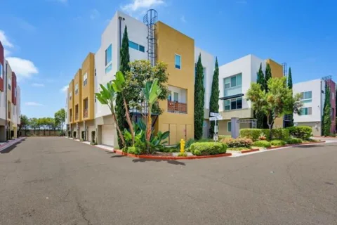 745 Shoreline Road listing photo