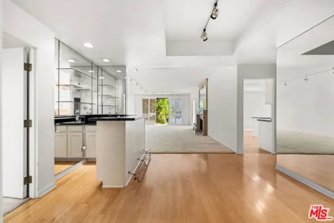 4454 Ventura Canyon Avenue #103 listing photo