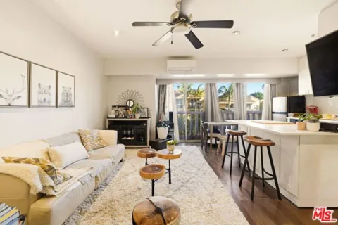 999 N Doheny Drive #104 listing photo