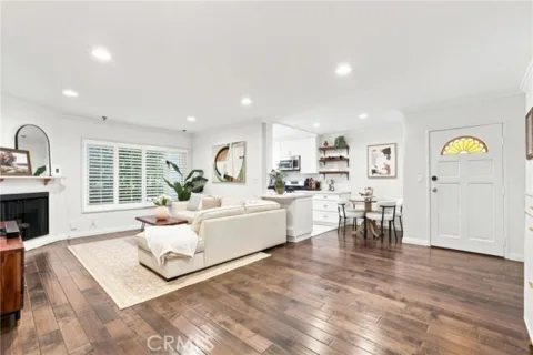1827 Greenfield Avenue #105 listing photo