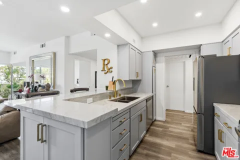 7135 Hollywood Boulevard #206 listing photo