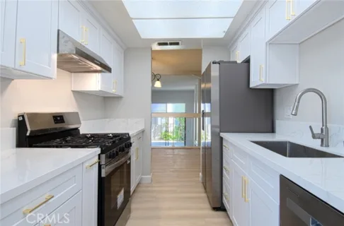 2943 Pembroke Court listing photo