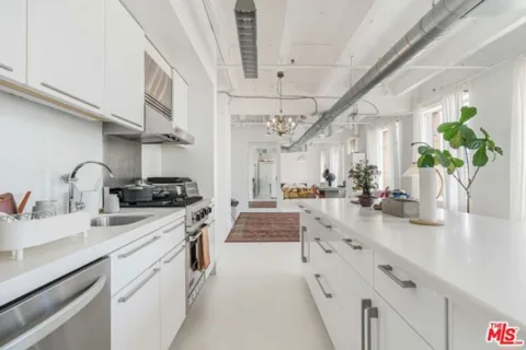 6253 Hollywood Boulevard #909 listing photo