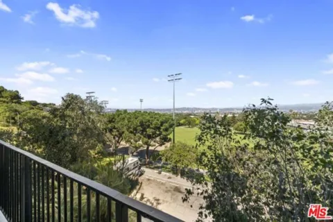 4749 Don Ricardo Drive listing photo
