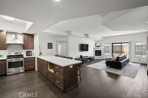 4477 Woodman Avenue #202 listing photo