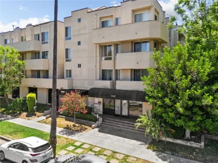 19350 Sherman Way #201 listing photo
