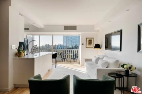 999 N Doheny Drive #702 listing photo