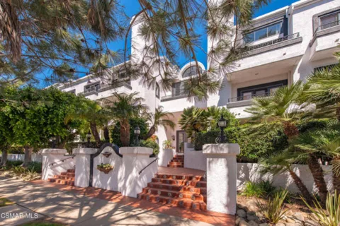 1133 9th Street #301 listing photo