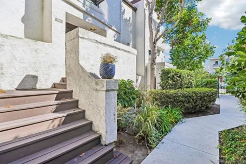 3922 Voltaire Street listing photo