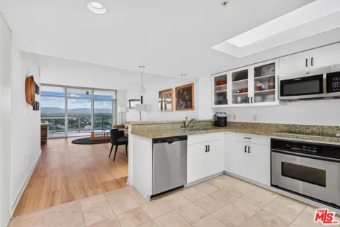 13700 Marina Pointe Drive #1119 listing photo