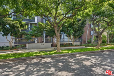 324 N Palm Drive #404 listing photo