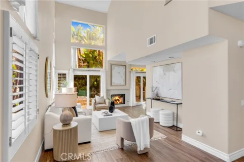 1003 Via Presa listing photo
