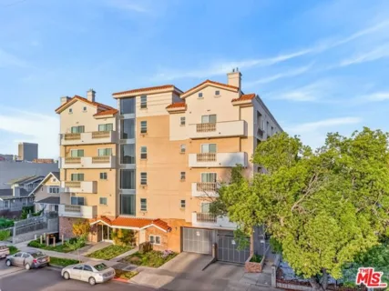 1026 S Oxford Avenue #302 listing photo