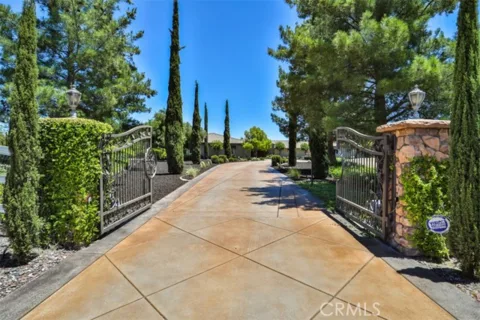 39520 Colleen Way photo 1