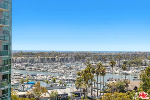 13700 Marina Pointe Drive #1016 listing photo