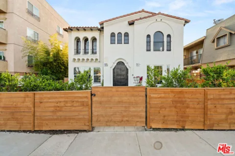 1/2 N Hobart Boulevard listing photo
