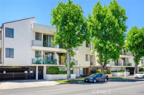 7211 Cozycroft #16 listing photo