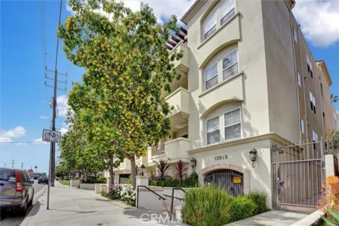 13935 Burbank Boulevard #105 listing photo