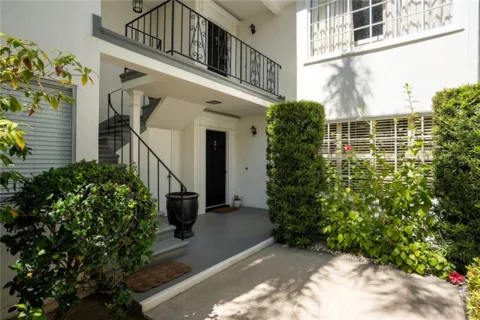 681 S Orange Grove #3 listing photo