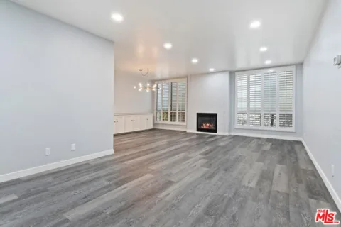927 N Kings Road #107 listing photo