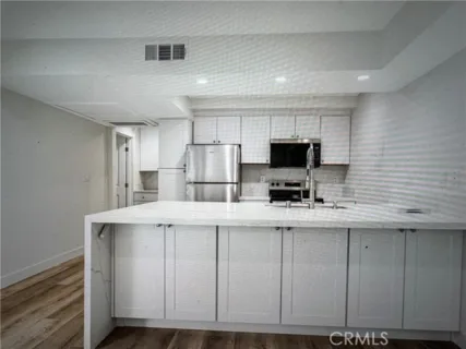 750 N Kings #105 listing photo