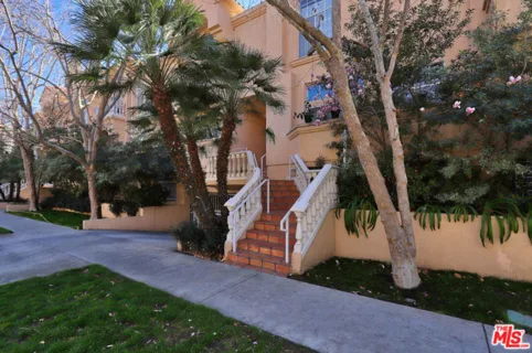 11112 La Maida Street #14 listing photo